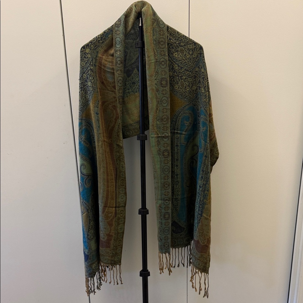 Elegant Multicolor Paisley Women's Scarf
